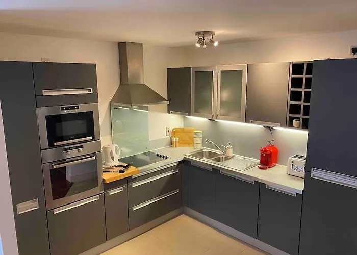 Btown 2 Bed 2 Bath *